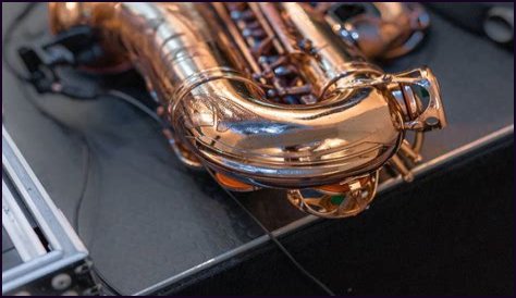 Uncover The Mystery: Is Renowned Saxophonist Ronnie Laws Hitched?